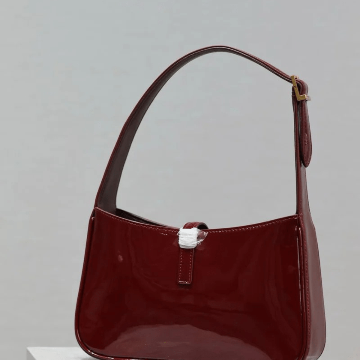 Yves Saint Laurent – The 5 to 7 Leather Bag