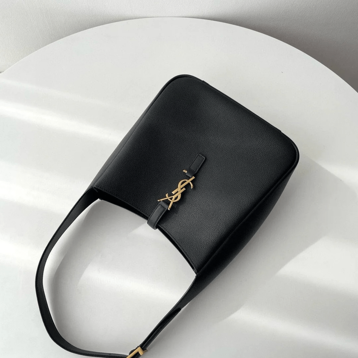 Yves Saint Laurent – Le 5 à 7 Bea bag in grained leather