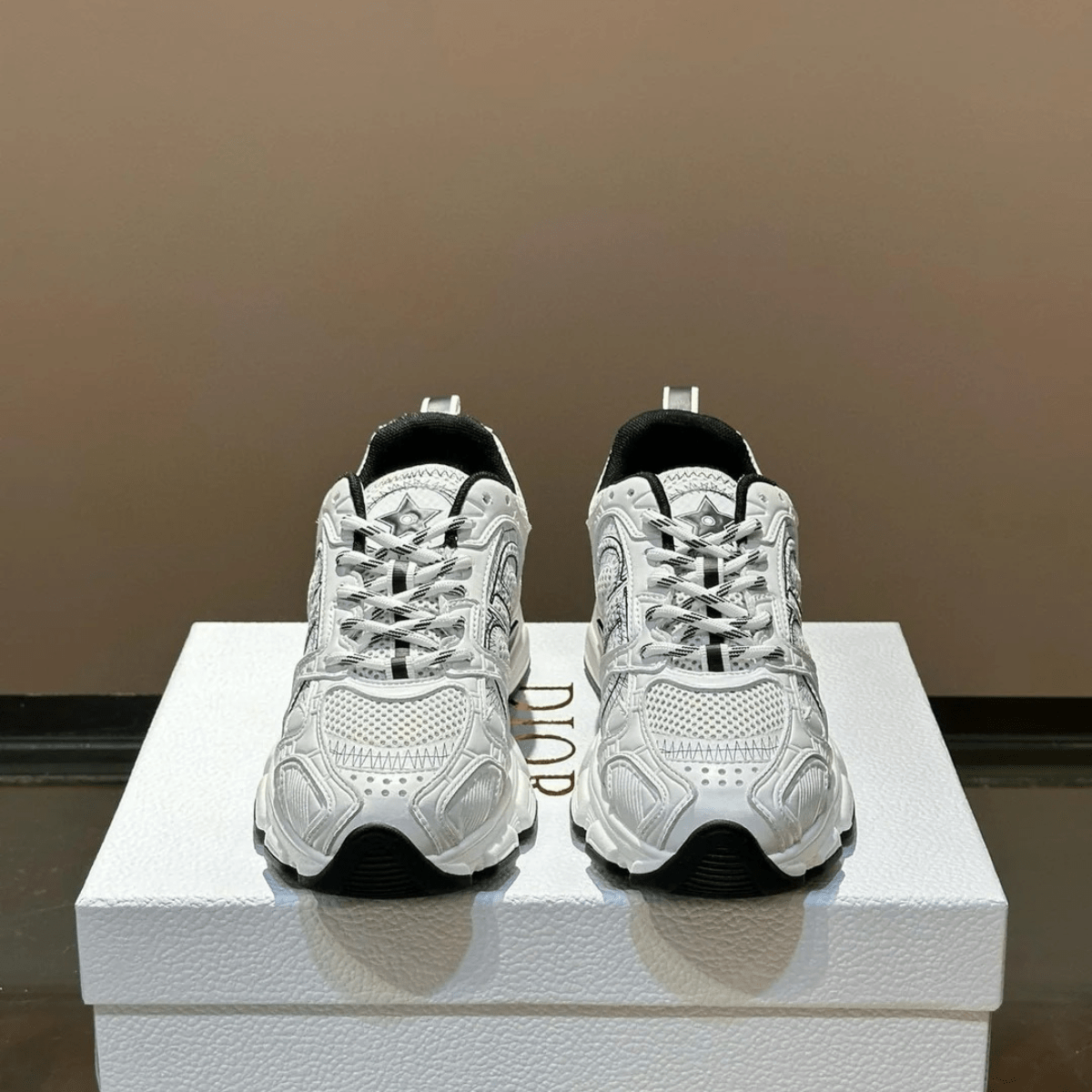 Dior – Set: Mini Lady Dior bag In Black & Dior Chrono Sneakers