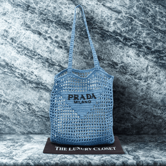 Prada – Raffia shopper bag with woven logo (blue)