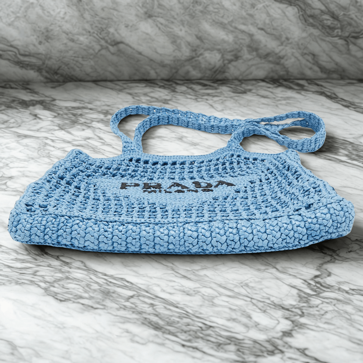 Prada – Raffia shopper bag with woven logo (blue)