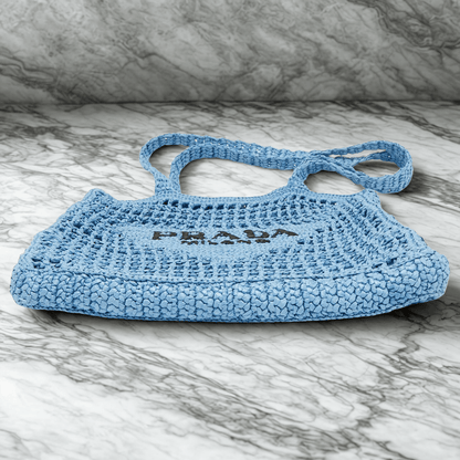 Prada – Raffia shopper bag with woven logo (blue)