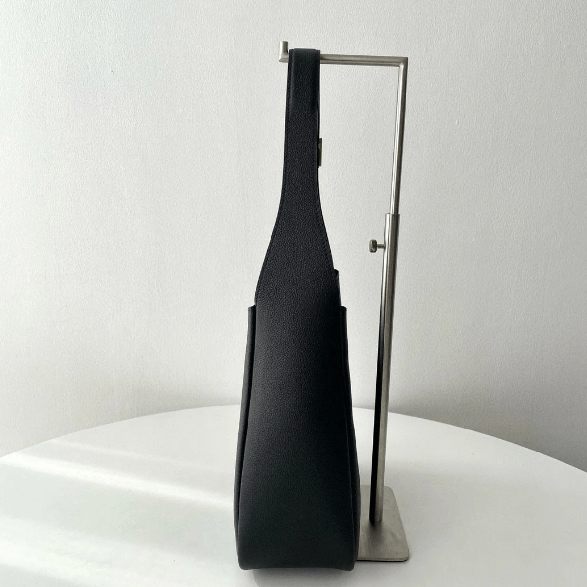 Yves Saint Laurent – Le 5 à 7 Bea bag in grained leather