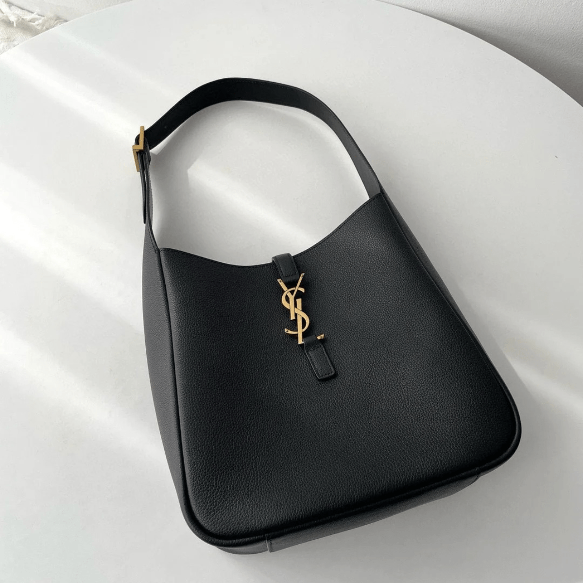 Yves Saint Laurent – Le 5 à 7 Bea bag in grained leather