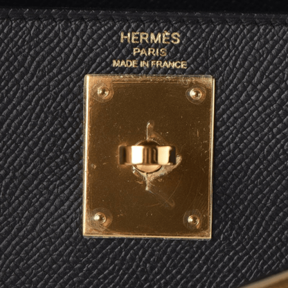 Hermès Kelly 25 Bag With Gold Hardware In Black