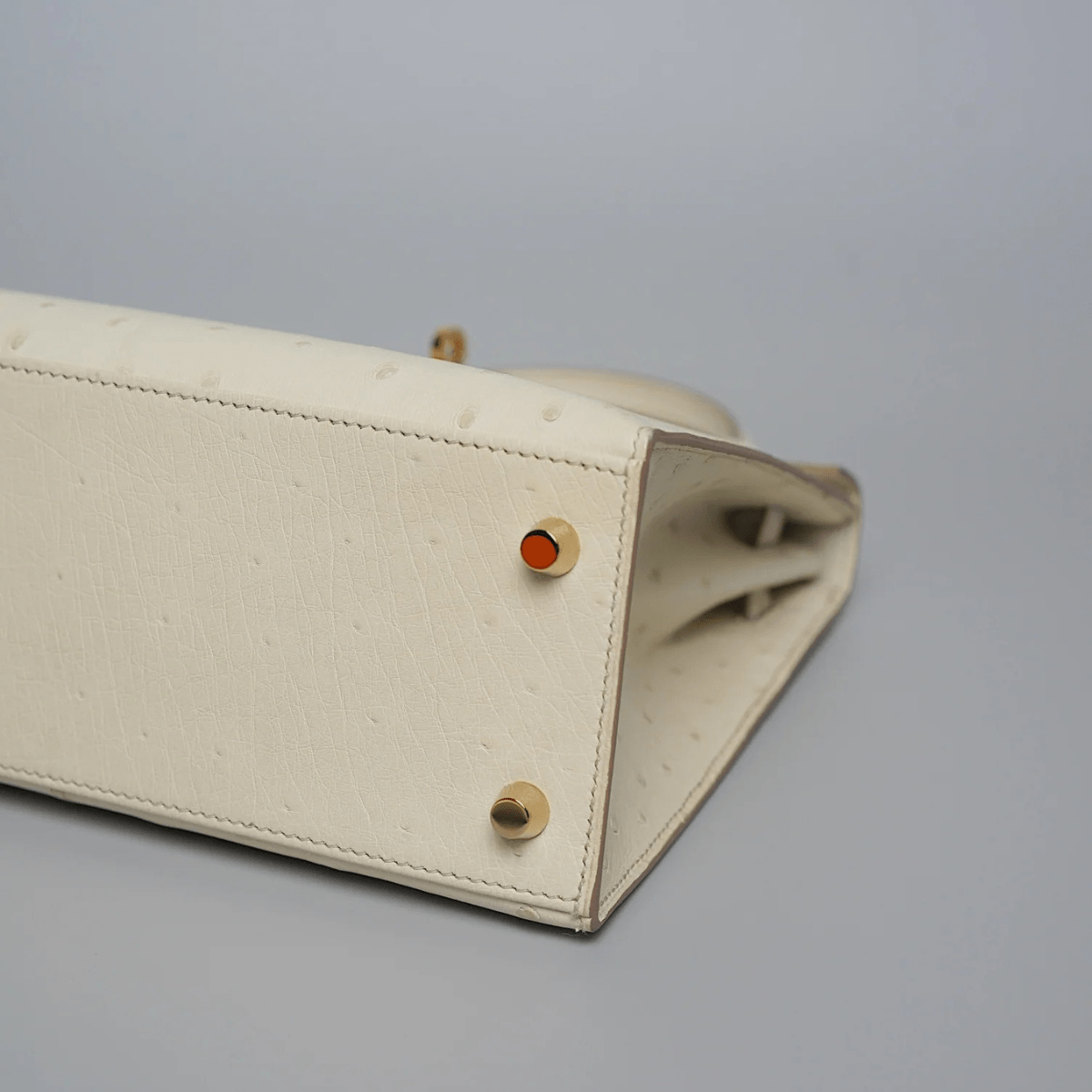 Hermès Kelly 25 In Concrete Ostrich Leather With Gold Hardware