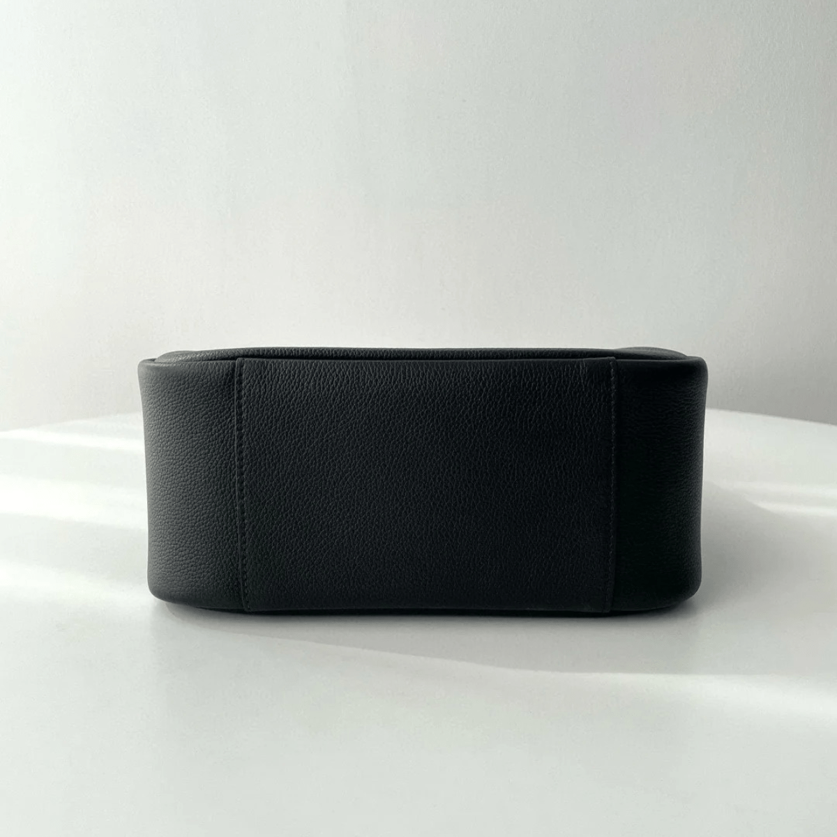 Yves Saint Laurent – Le 5 à 7 Bea bag in grained leather