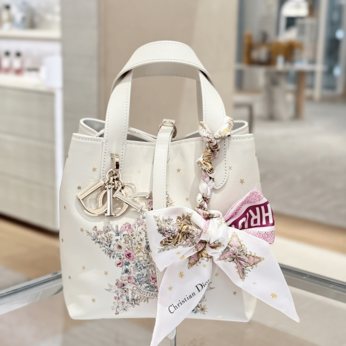 Dior – Lucky Dior Toujours Small Vertikale Tote Bag