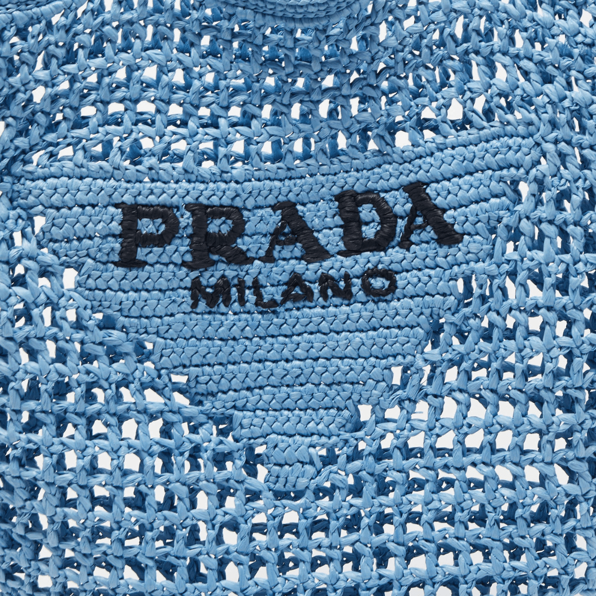 Prada – Raffia shopper bag with woven logo (blue)