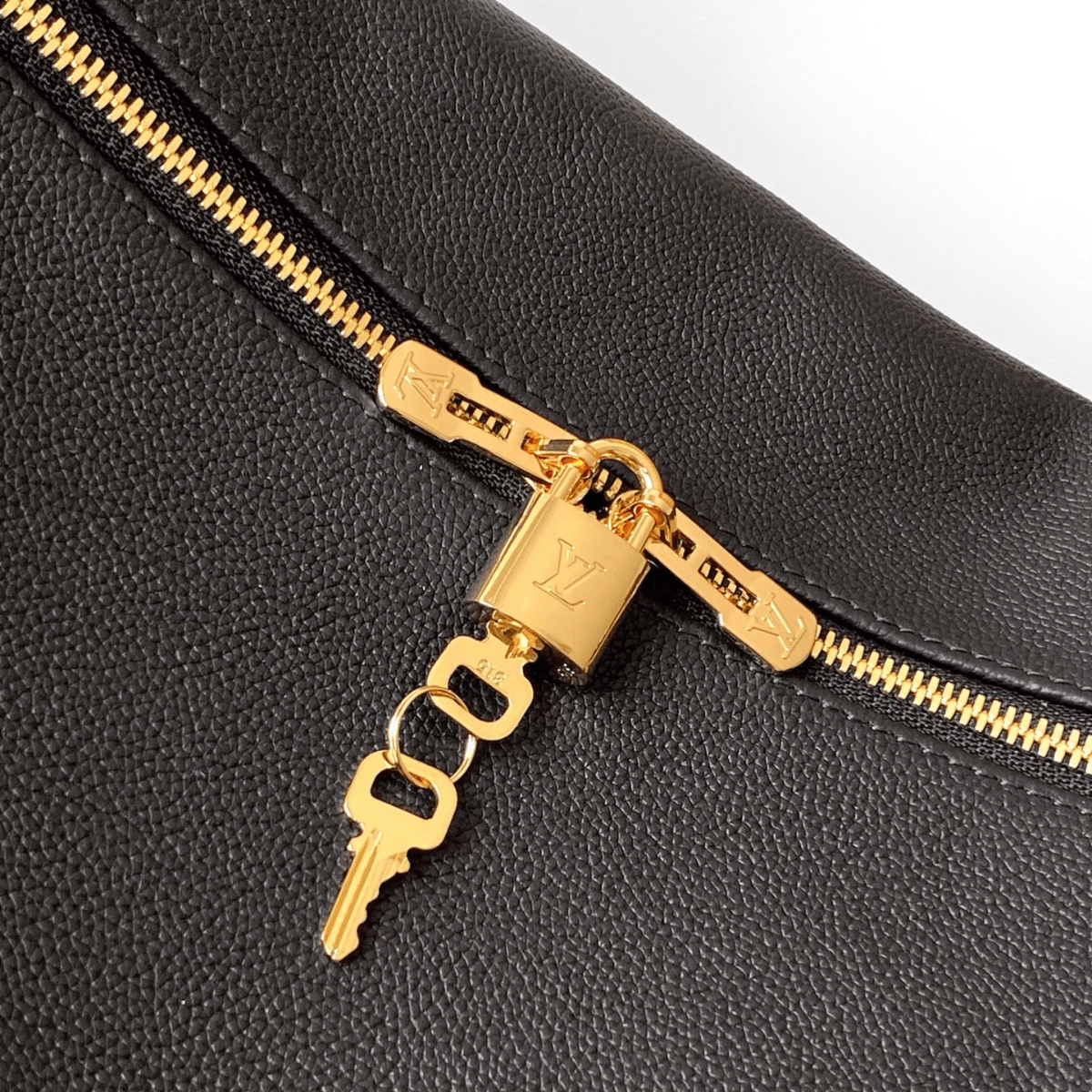 Louis Vuitton – Express PM Bag