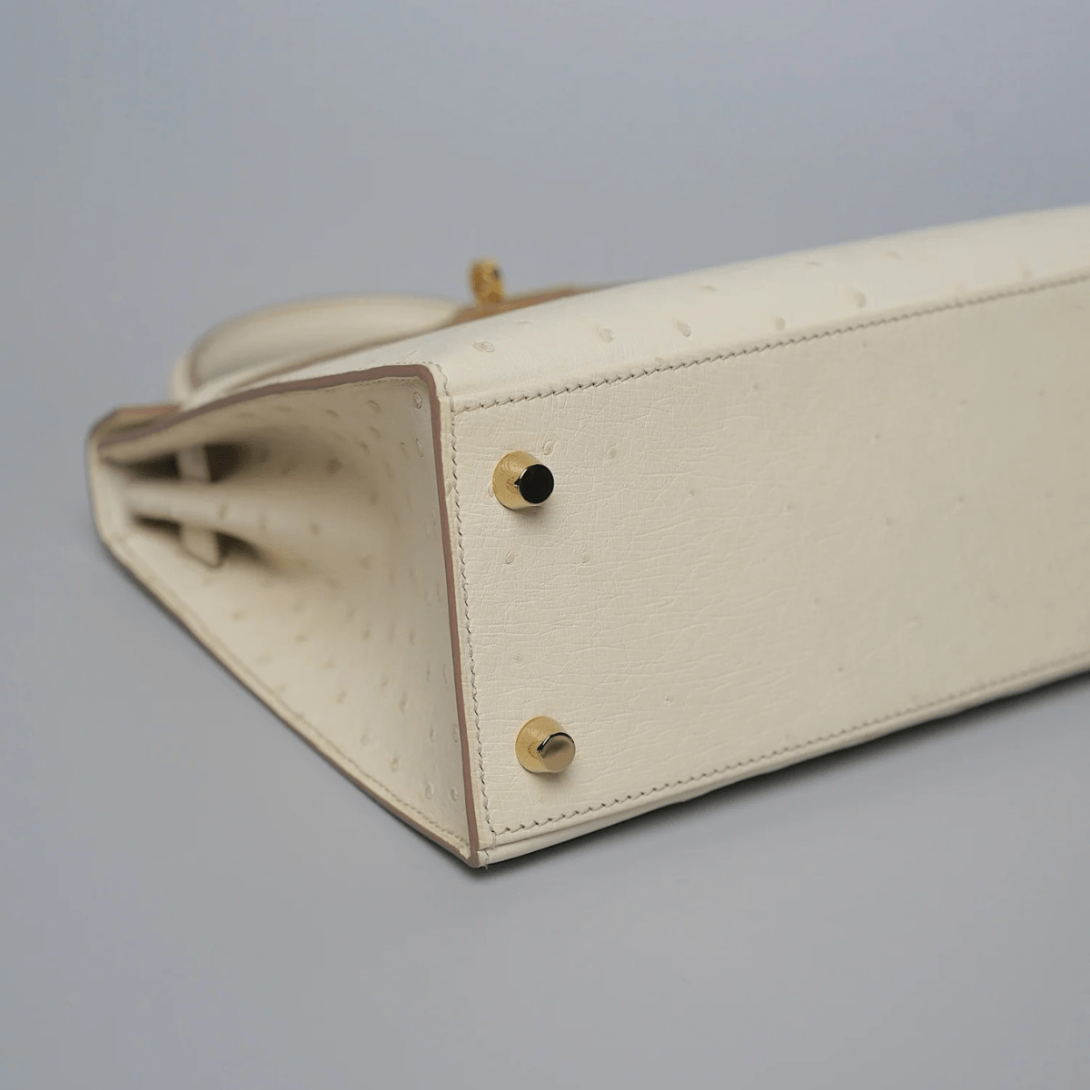 Hermès Kelly 25 In Concrete Ostrich Leather With Gold Hardware