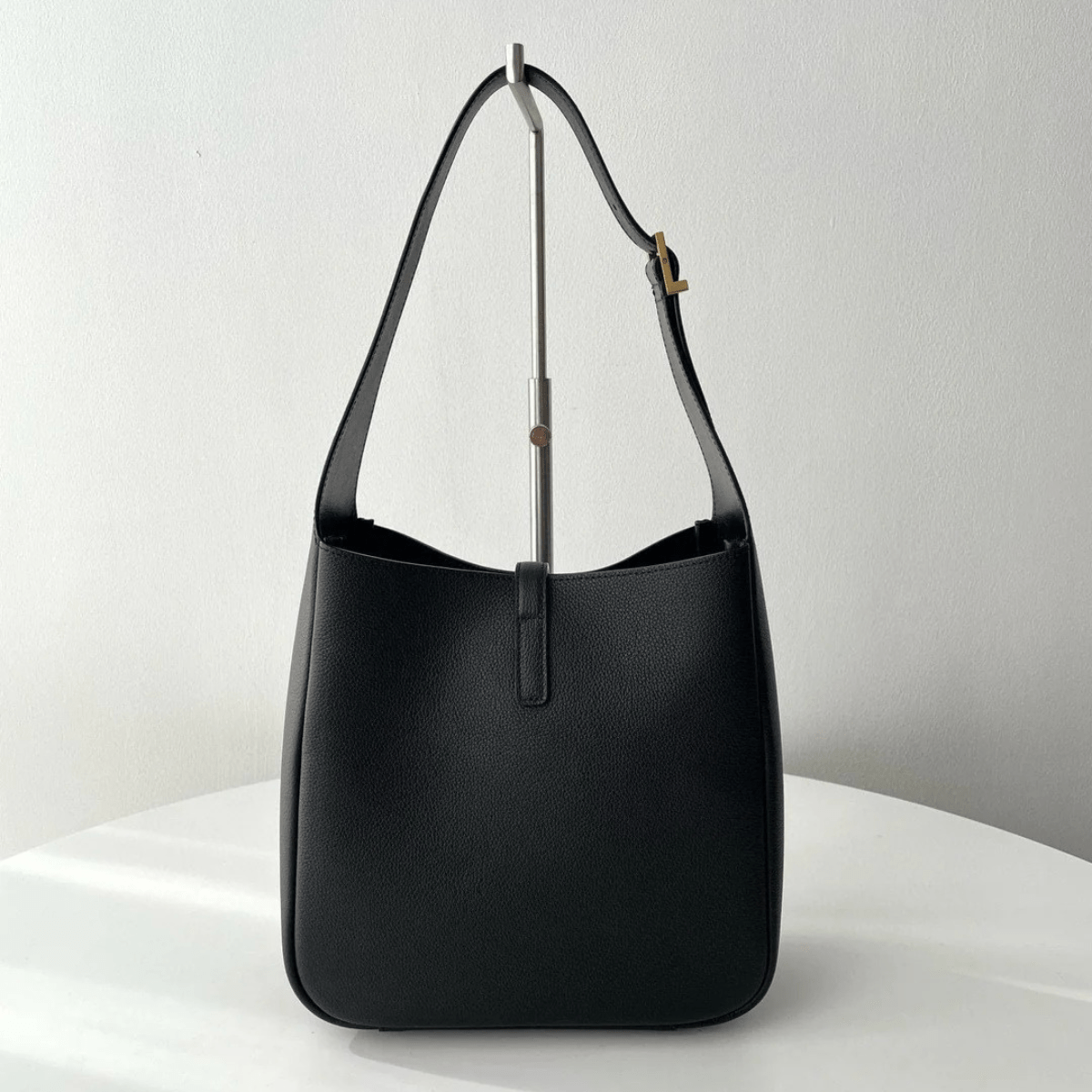 Yves Saint Laurent – Le 5 à 7 Bea bag in grained leather