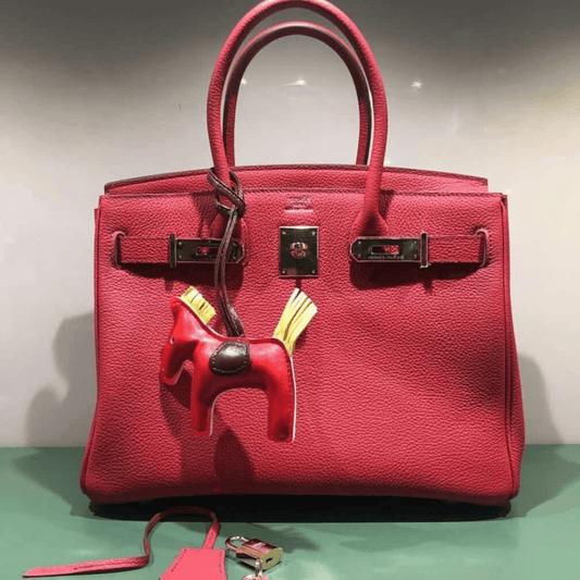 Hermès Birkin 30 Tasche mit goldener Hardware in Rot
