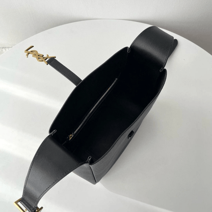 Yves Saint Laurent – Le 5 à 7 Bea bag in grained leather