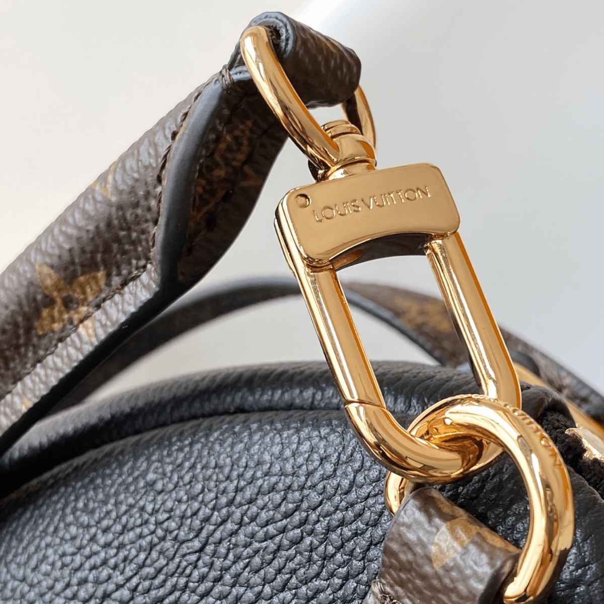 Louis Vuitton – Express PM Bag