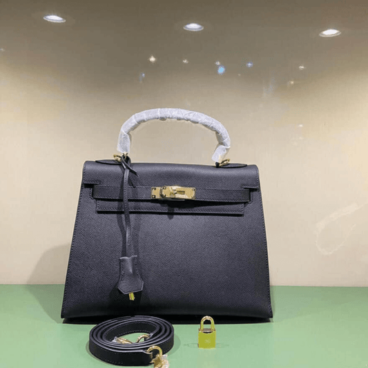 Hermès Kelly 25 Bag With Gold Hardware In Black