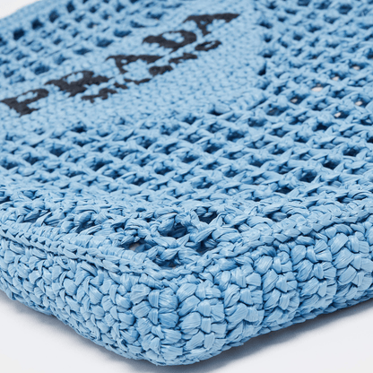 Prada – Raffia shopper bag with woven logo (blue)