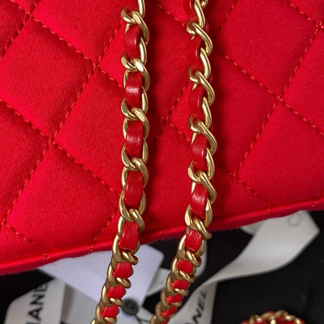 Chanel Matelassé Handbag – Red Canvas